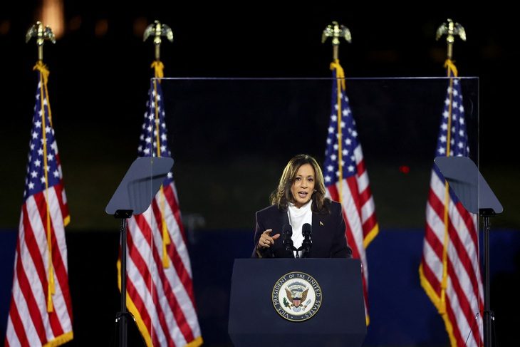 2024-10-30t000743z234960279rc2kuaakc6nsrtrmadp3usa-election-harris-17302487790202009084995 Bà Harris chỉ trích mạnh ông Trump trước 75.000 người gần Nhà Trắng - Ảnh 1.