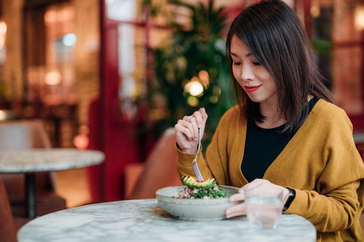 Ăn thế nào để giảm nguy cơ đột quỵ?- Ảnh 1. Lợi ích của việc tuân theo hoặc bổ sung nhiều thực phẩm có nguồn gốc thực vật là rất rõ ràng đối với sức khỏe tim mạch tổng thể - Ảnh: Getty